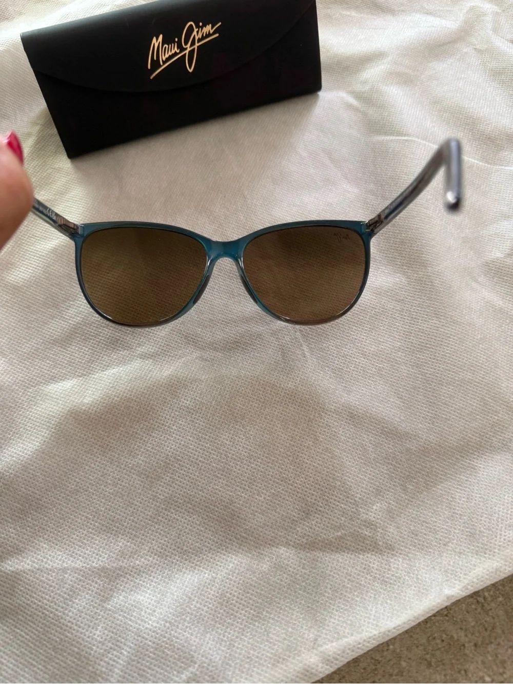Maui Jim Promotional Polarized Technology Graphic - Green, Red, Blue Accents